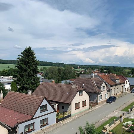 Apartmany Tera Miletin Bagian luar foto